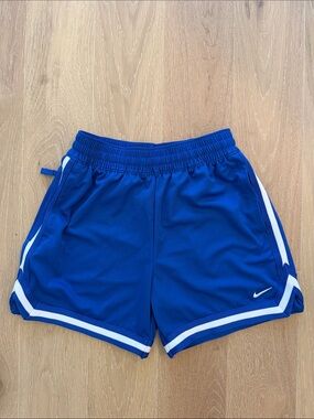 Nike Boy’s Dri-Fit DNA 5” Basketball Shorts - size M